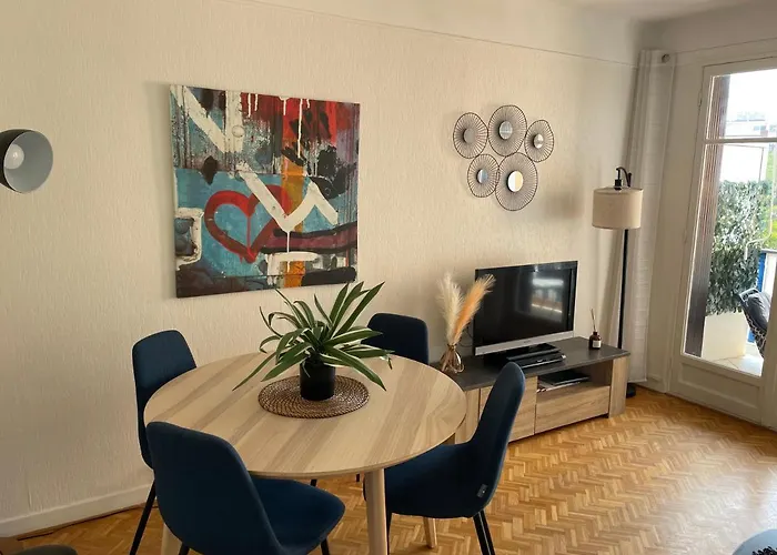 Terrasse plein sud au calme, deux chambres doubles